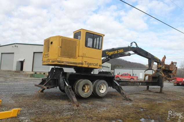 2005 Tigercat 240B Log Loader